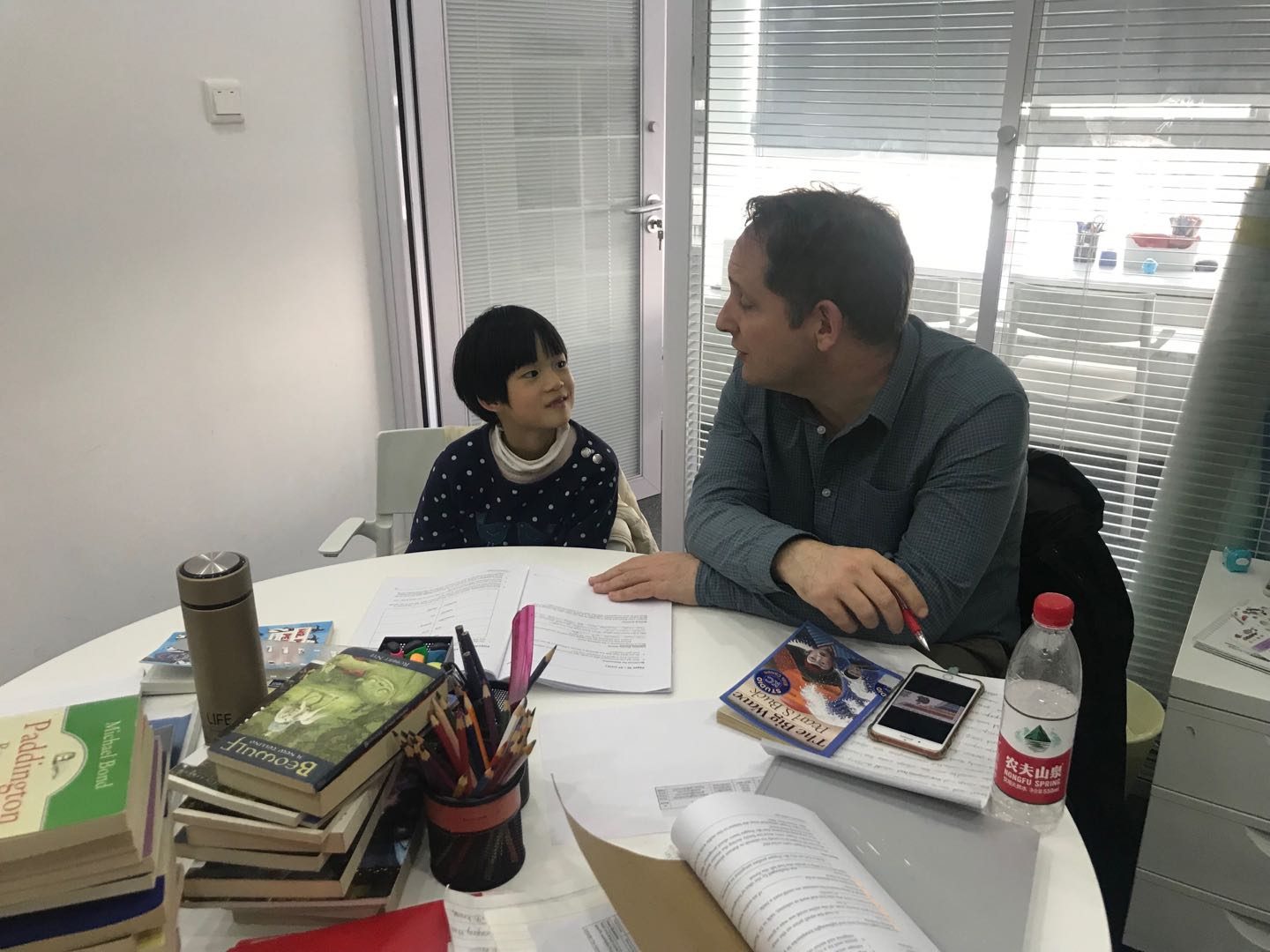 A new family meeting a Studio Assessor